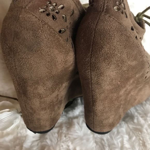 Brown Lace Up Suede Wedge Ankle Booties! - Picture 4 of 7